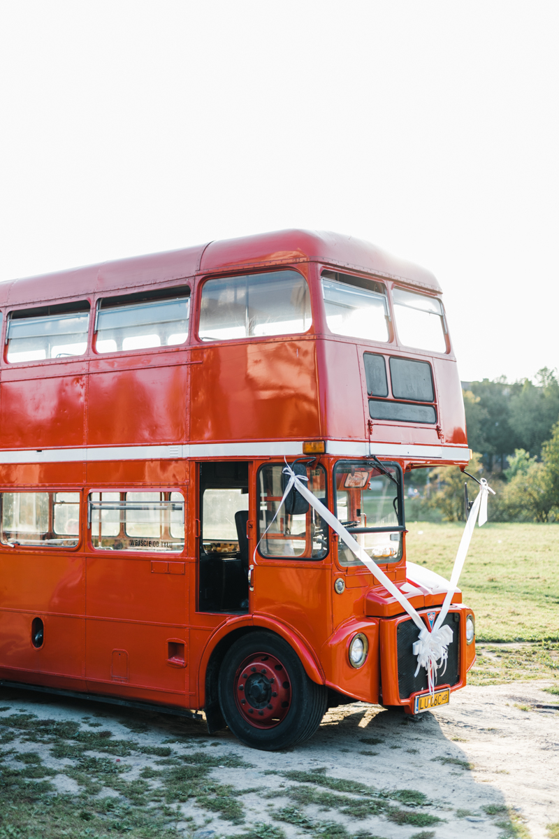 5 ślubnych tradycji - autobus