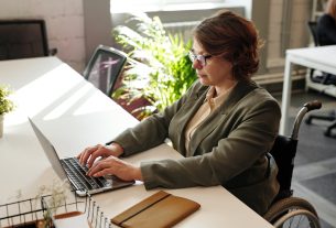 Studio lektorskie – profesjonalne usługi nagrań głosowych dla firm i mediów