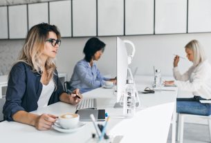 Wirtualne biuro – na czym polega ta usługa i dla kogo jest przeznaczona?